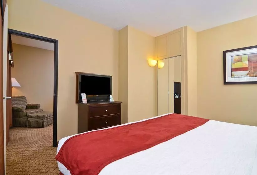 Отель Best Western Macomb Inn