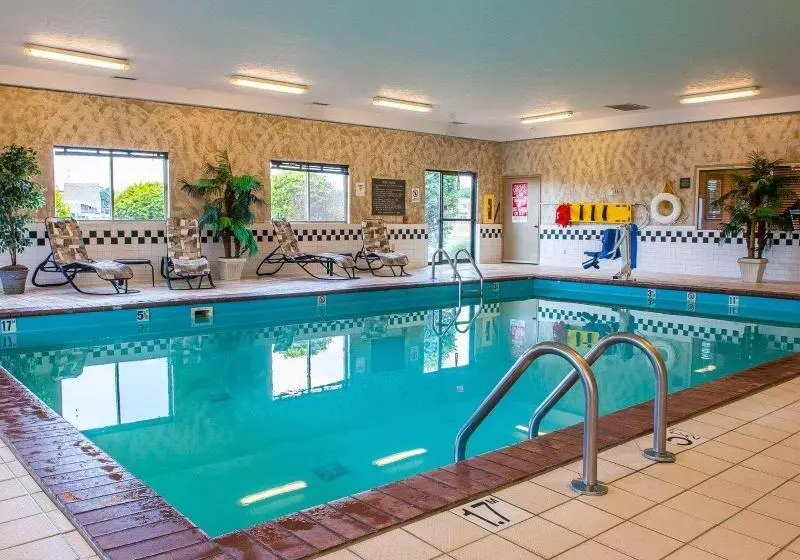 בית מלון כפרי Comfort Inn Near Indiana Premium Outlets