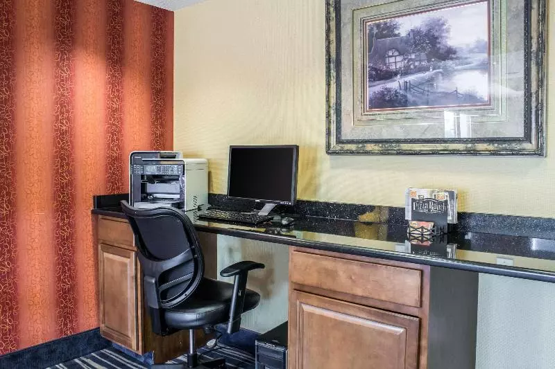 هتل Econo Lodge Ankeny   Des Moines