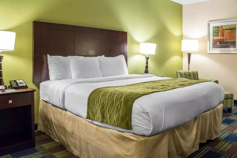 هتل Econo Lodge Ankeny   Des Moines