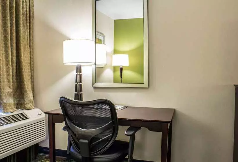 هتل Econo Lodge Ankeny   Des Moines