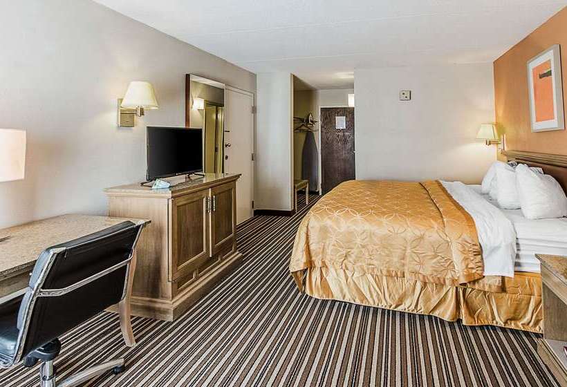 فندق Econo Lodge Inn & Suites