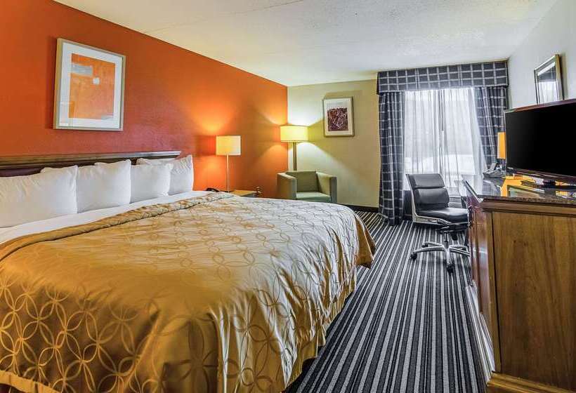 فندق Econo Lodge Inn & Suites