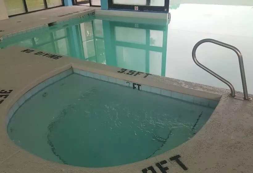 酒店 Econo Lodge Inn & Suites