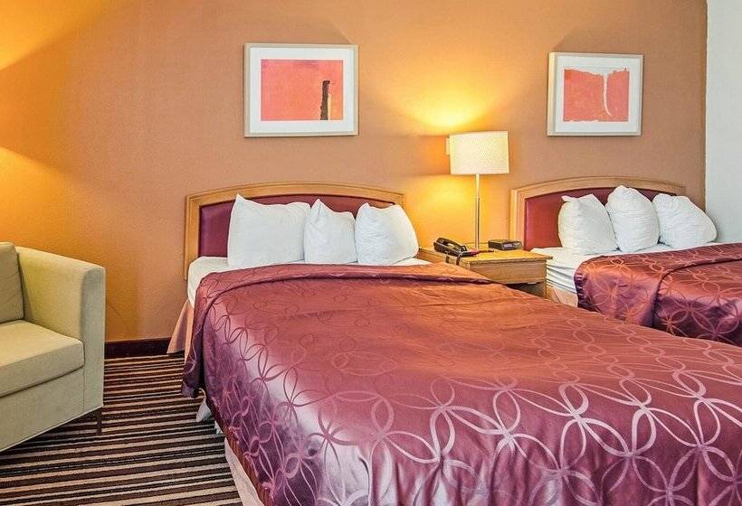 فندق Econo Lodge Inn & Suites