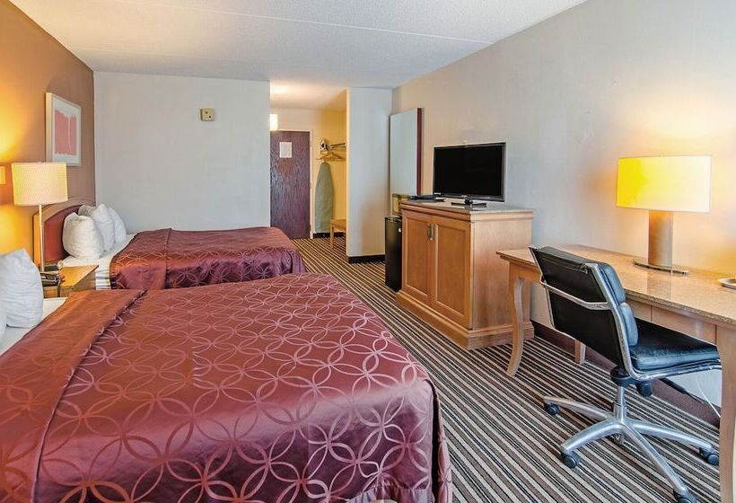 فندق Econo Lodge Inn & Suites