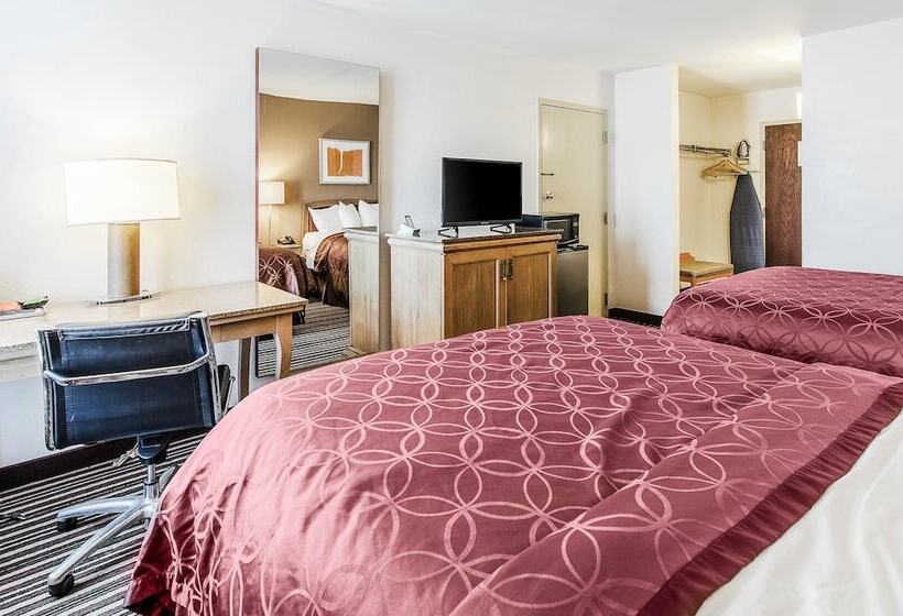 فندق Econo Lodge Inn & Suites