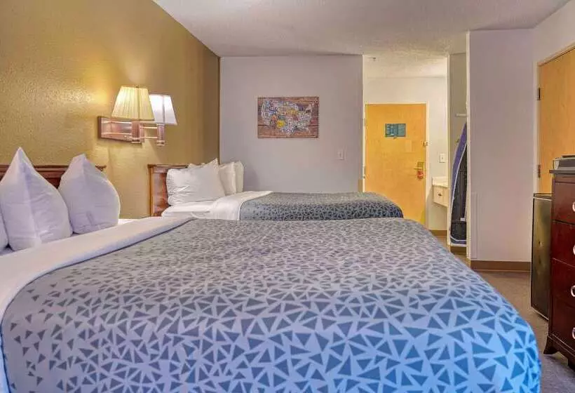 هتل Econo Lodge Raleigh Near Walnut Creek Amphitheatre