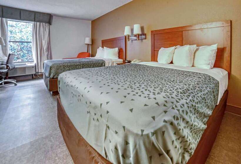 فندق Econo Lodge Raleigh Near Walnut Creek Amphitheatre