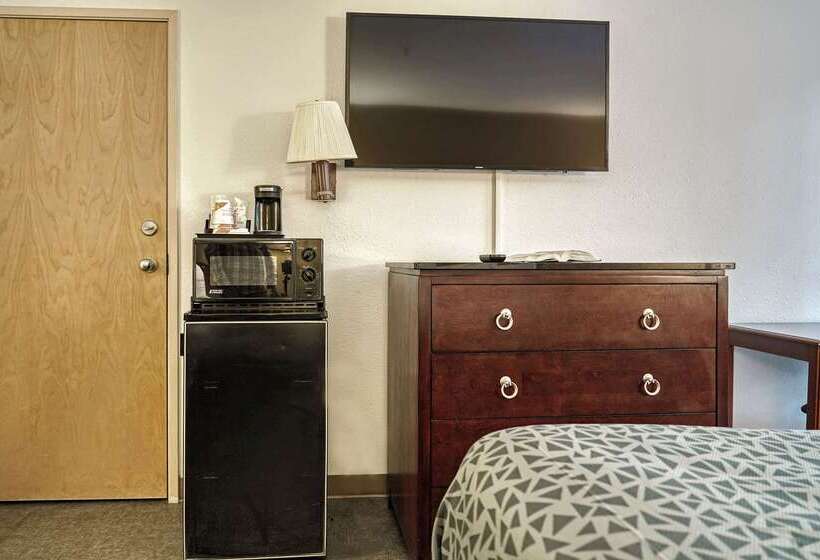 فندق Econo Lodge Raleigh Near Walnut Creek Amphitheatre