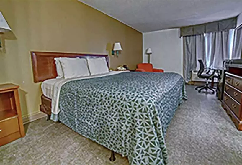 هتل Econo Lodge Raleigh Near Walnut Creek Amphitheatre