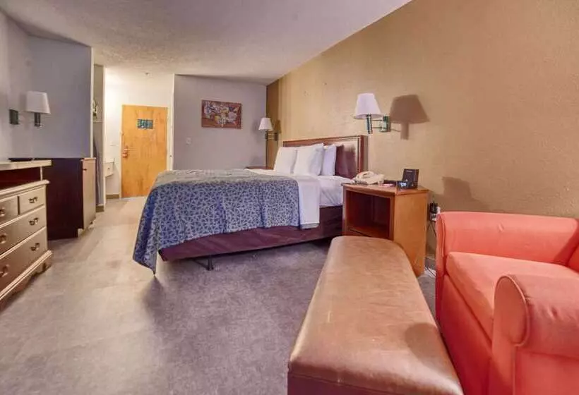 هتل Econo Lodge Raleigh Near Walnut Creek Amphitheatre