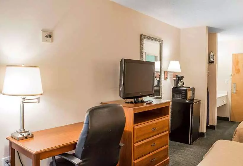 هتل Econo Lodge Raleigh Near Walnut Creek Amphitheatre