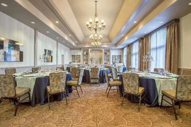 Отель Holiday Inn Auburn, An Ihg