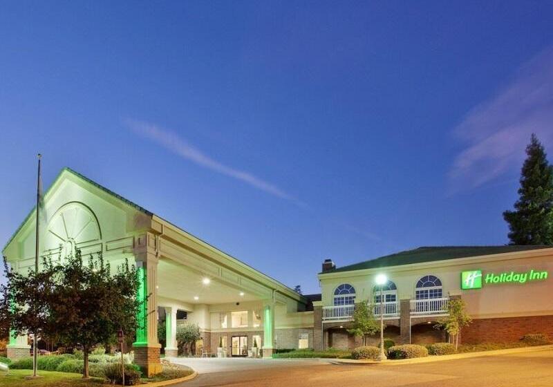 Отель Holiday Inn Auburn, An Ihg