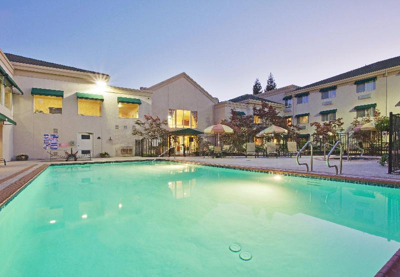 Отель Holiday Inn Auburn, An Ihg