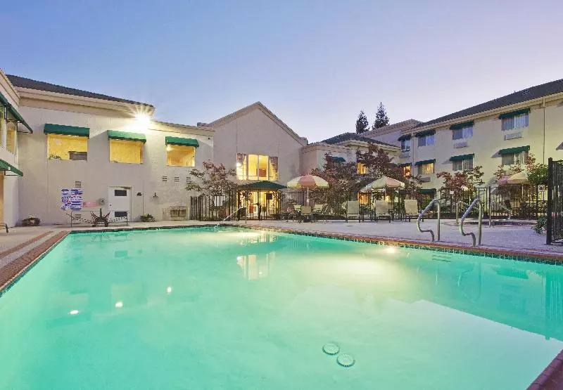 Отель Holiday Inn Auburn, An Ihg