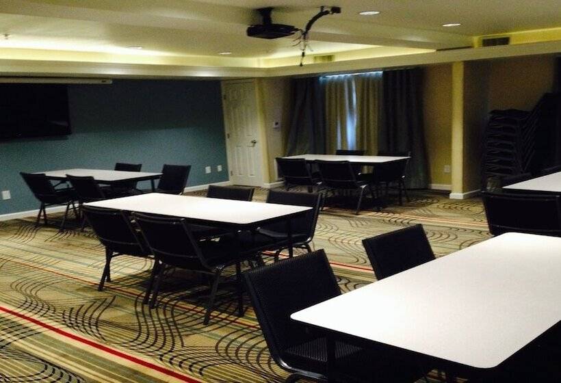 Отель Holiday Inn Express Bakersfield, An Ihg