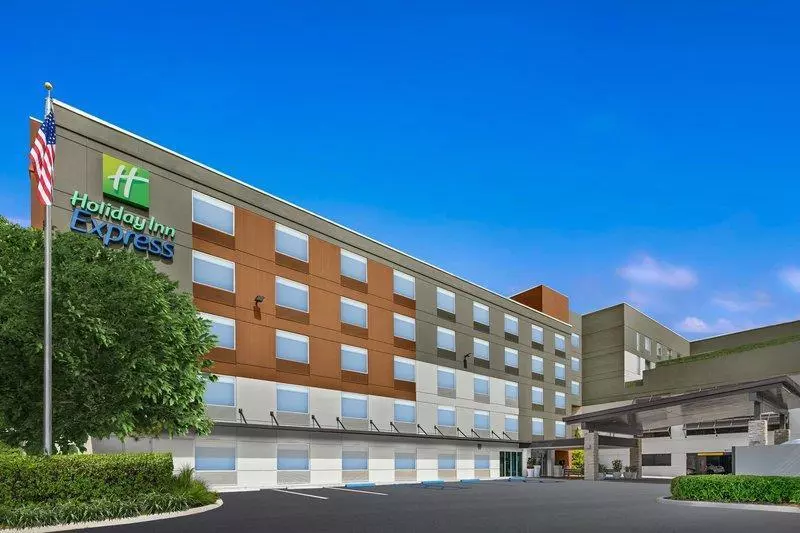 ホテル Holiday Inn Express Cruise Airport, An Ihg