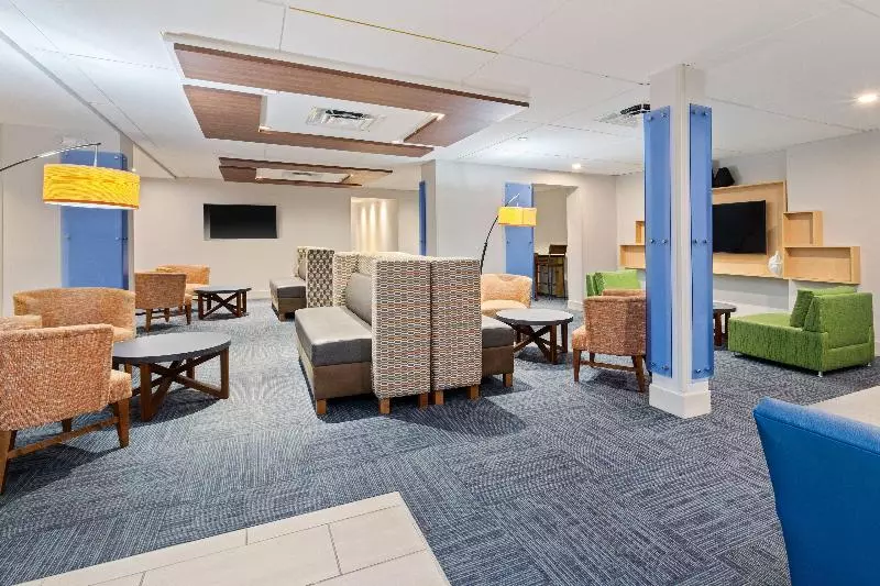 ホテル Holiday Inn Express Cruise Airport, An Ihg