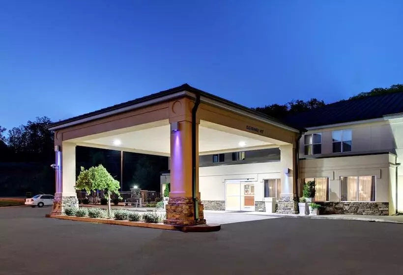 Отель Holiday Inn Express Hurricane Mills Waverly, An Ihg