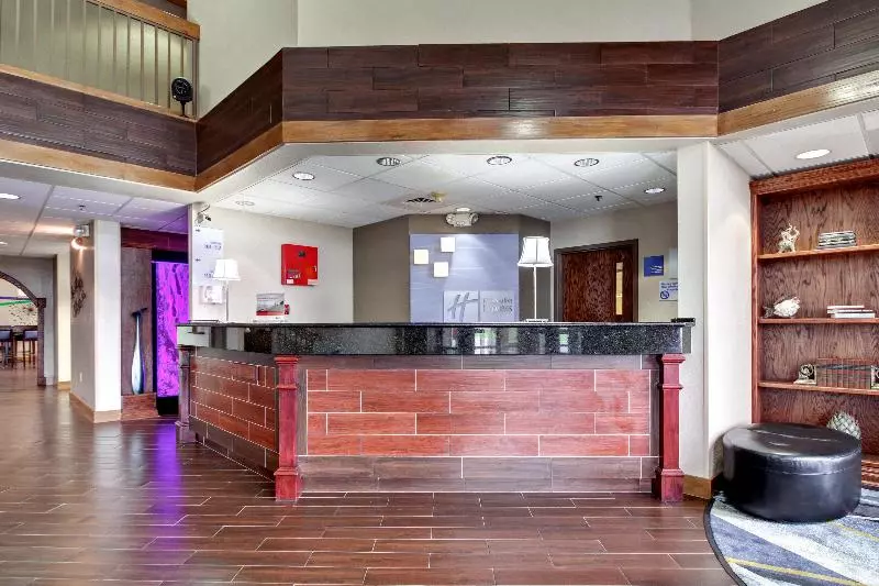 فندق Holiday Inn Express Marshfield   Springfield Area, An Ihg