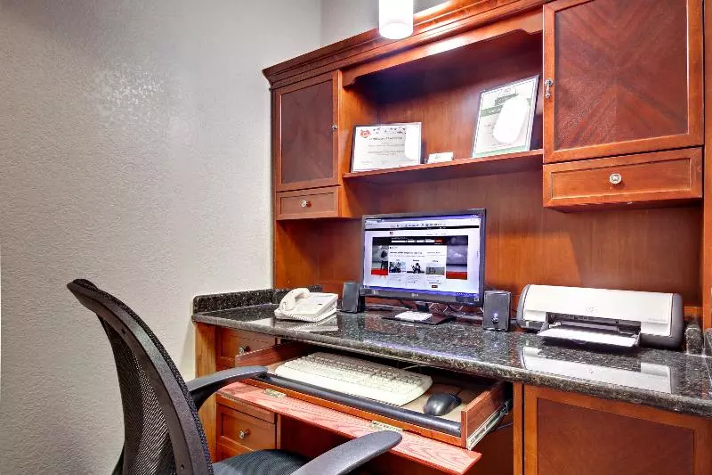 فندق Holiday Inn Express Marshfield   Springfield Area, An Ihg