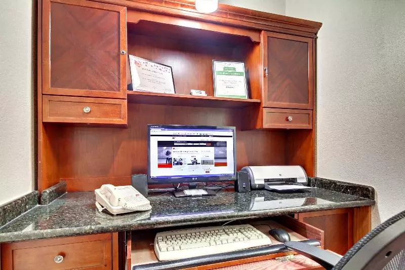 فندق Holiday Inn Express Marshfield   Springfield Area, An Ihg