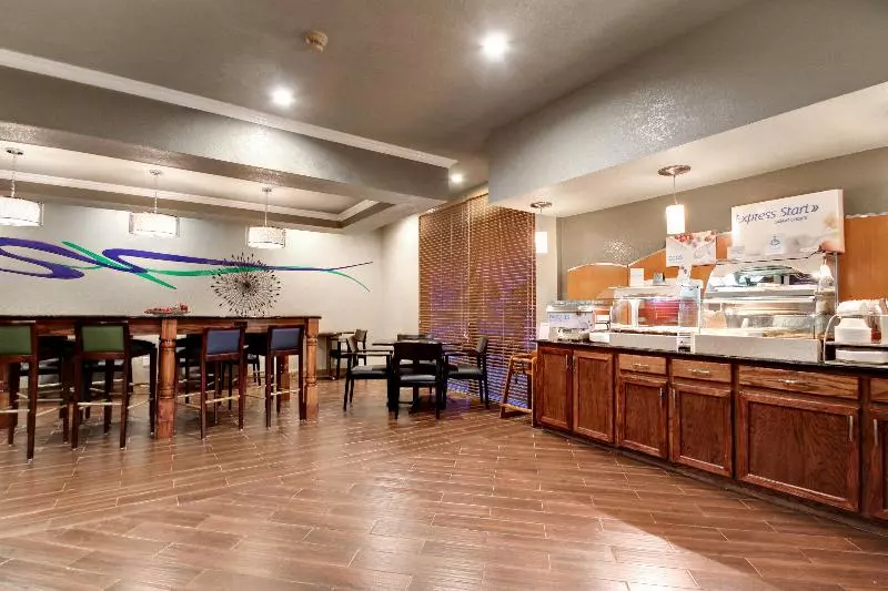 فندق Holiday Inn Express Marshfield   Springfield Area, An Ihg