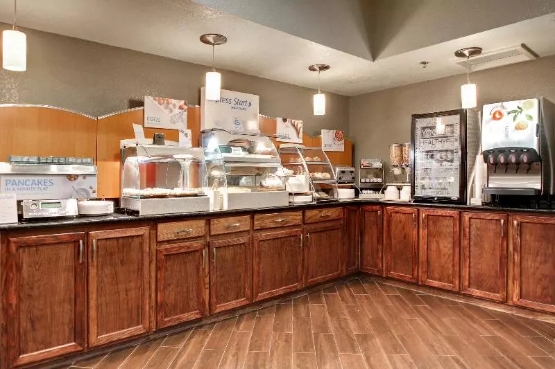 فندق Holiday Inn Express Marshfield   Springfield Area, An Ihg