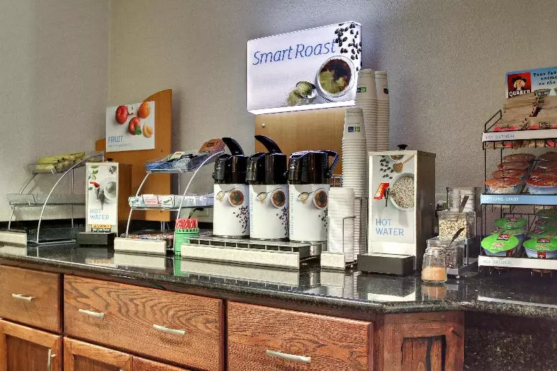 فندق Holiday Inn Express Marshfield   Springfield Area, An Ihg