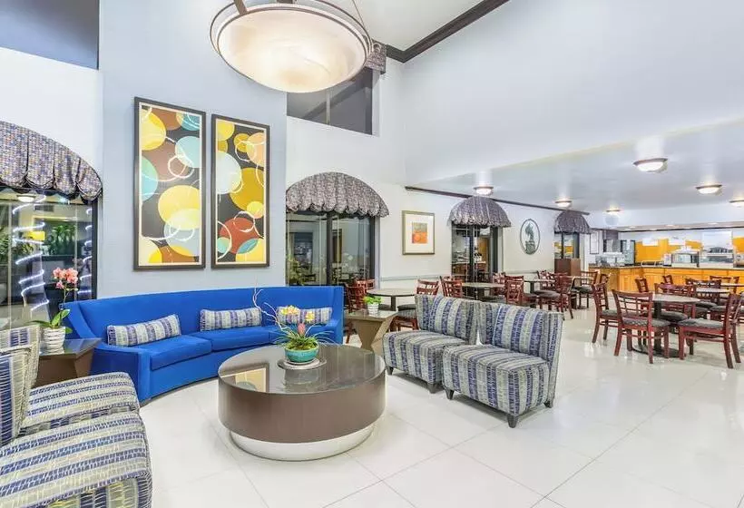 هتل Holiday Inn Express San Diego Sea World Area, An Ihg