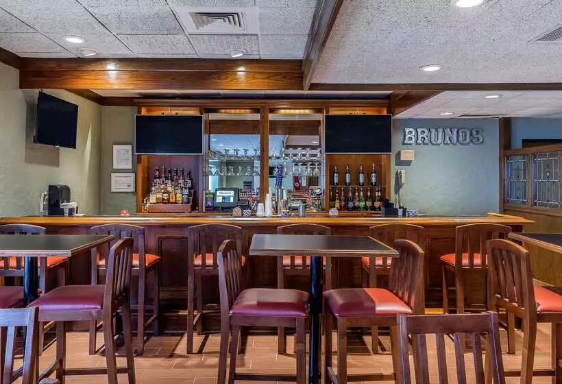 בית מלון כפרי Quality Inn