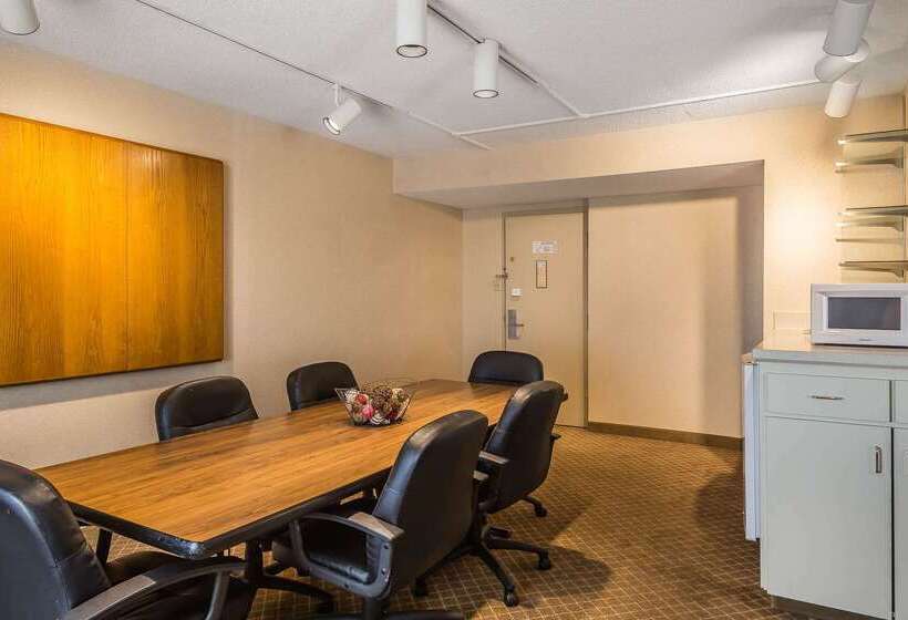 Отель Quality Inn