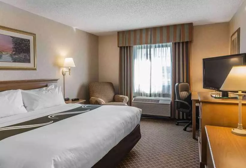 בית מלון כפרי Quality Inn