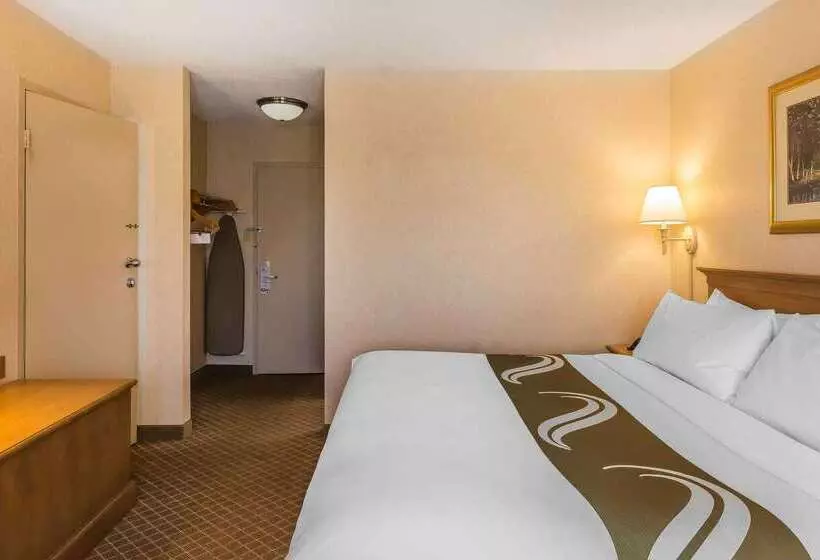 בית מלון כפרי Quality Inn