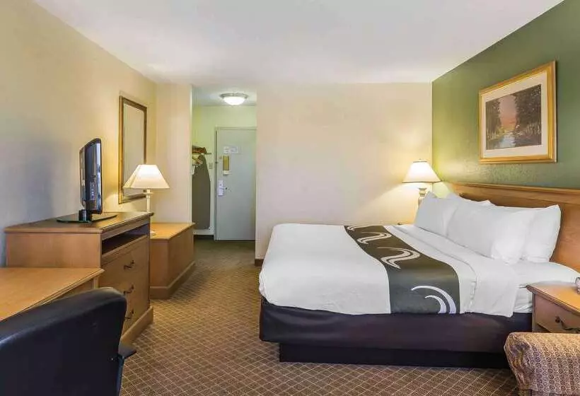 בית מלון כפרי Quality Inn