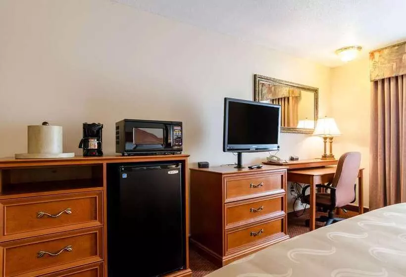 בית מלון כפרי Qualityinn, Alliance