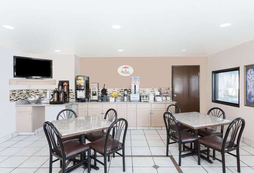 فندق Super 8 By Wyndham El Dorado