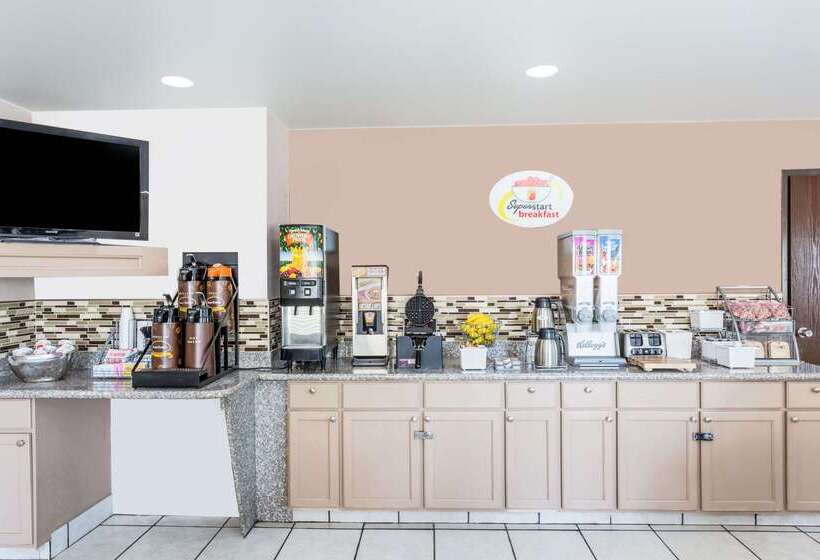 فندق Super 8 By Wyndham El Dorado