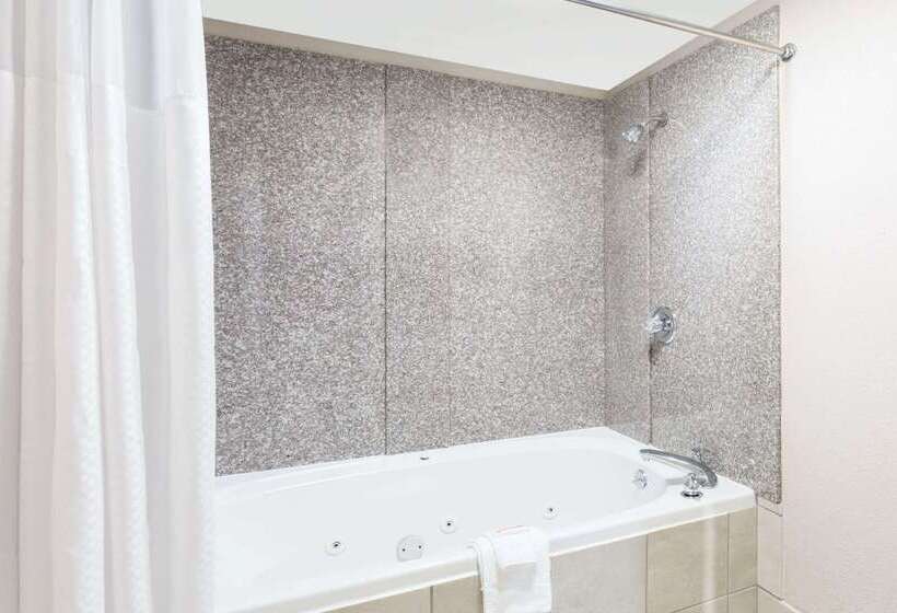 فندق Super 8 By Wyndham El Dorado