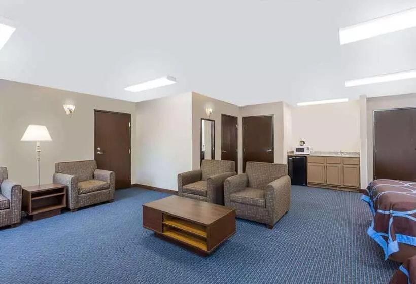 هتل Super 8 By Wyndham El Dorado