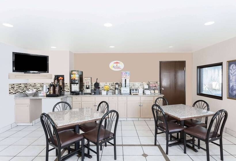 فندق Super 8 By Wyndham El Dorado