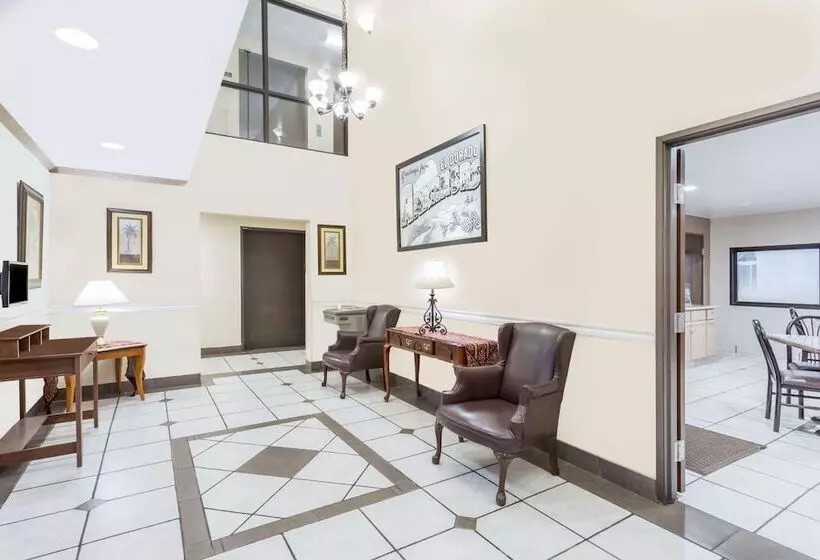 هتل Super 8 By Wyndham El Dorado