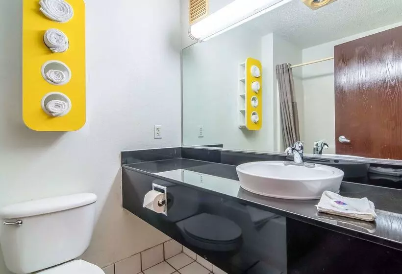 Motel 6 Dallas, Tx   North   Richardson