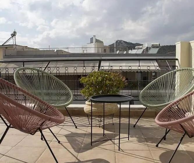 Amazing Renovated Penthouse In Pagkrati