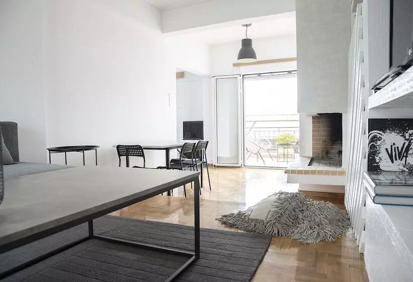 Amazing Renovated Penthouse In Pagkrati