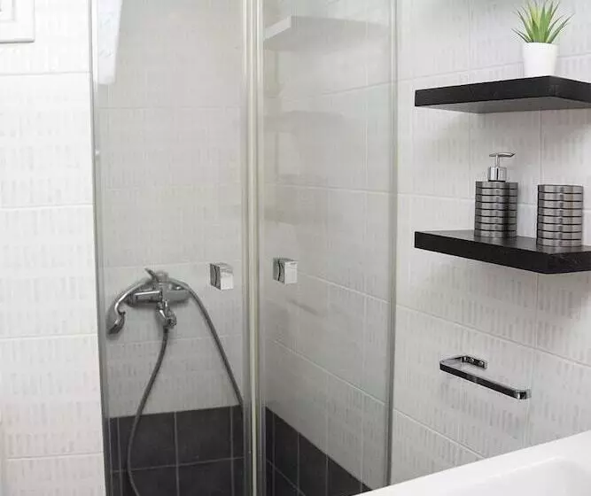 Amazing Renovated Penthouse In Pagkrati