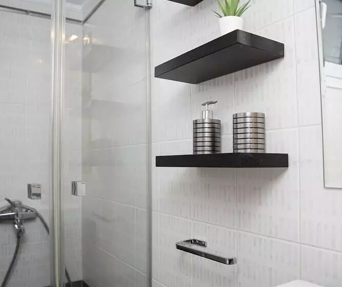 Amazing Renovated Penthouse In Pagkrati