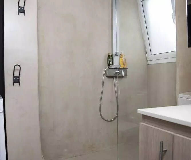 Amazing Renovated Penthouse In Pagkrati